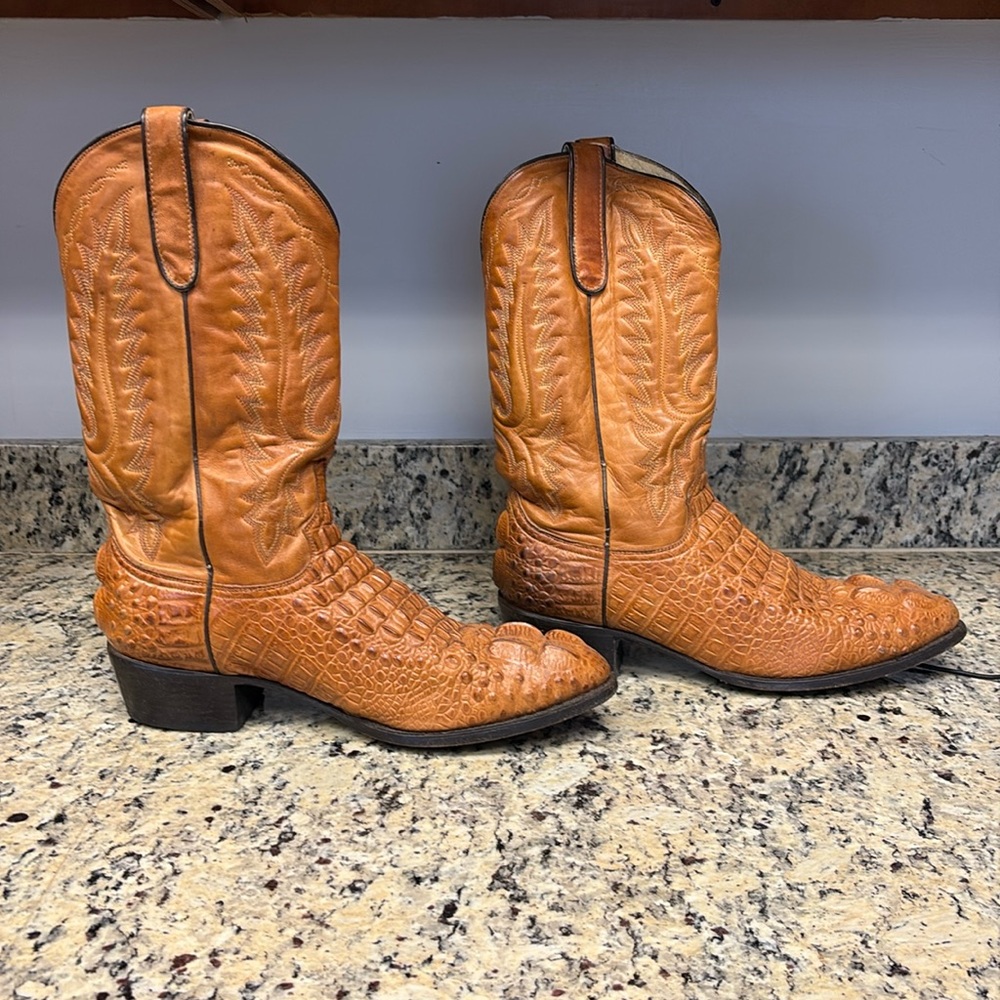 Men’s boots size 12 in its original box